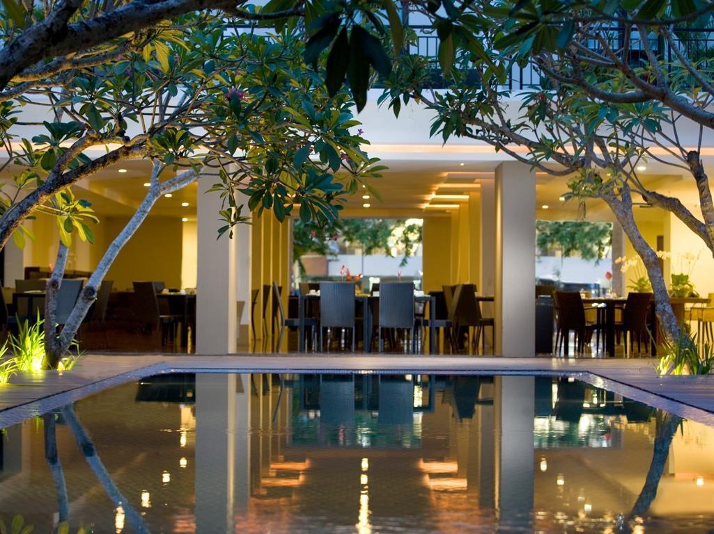 Hotel Santika Kuta Кута Экстерьер фото