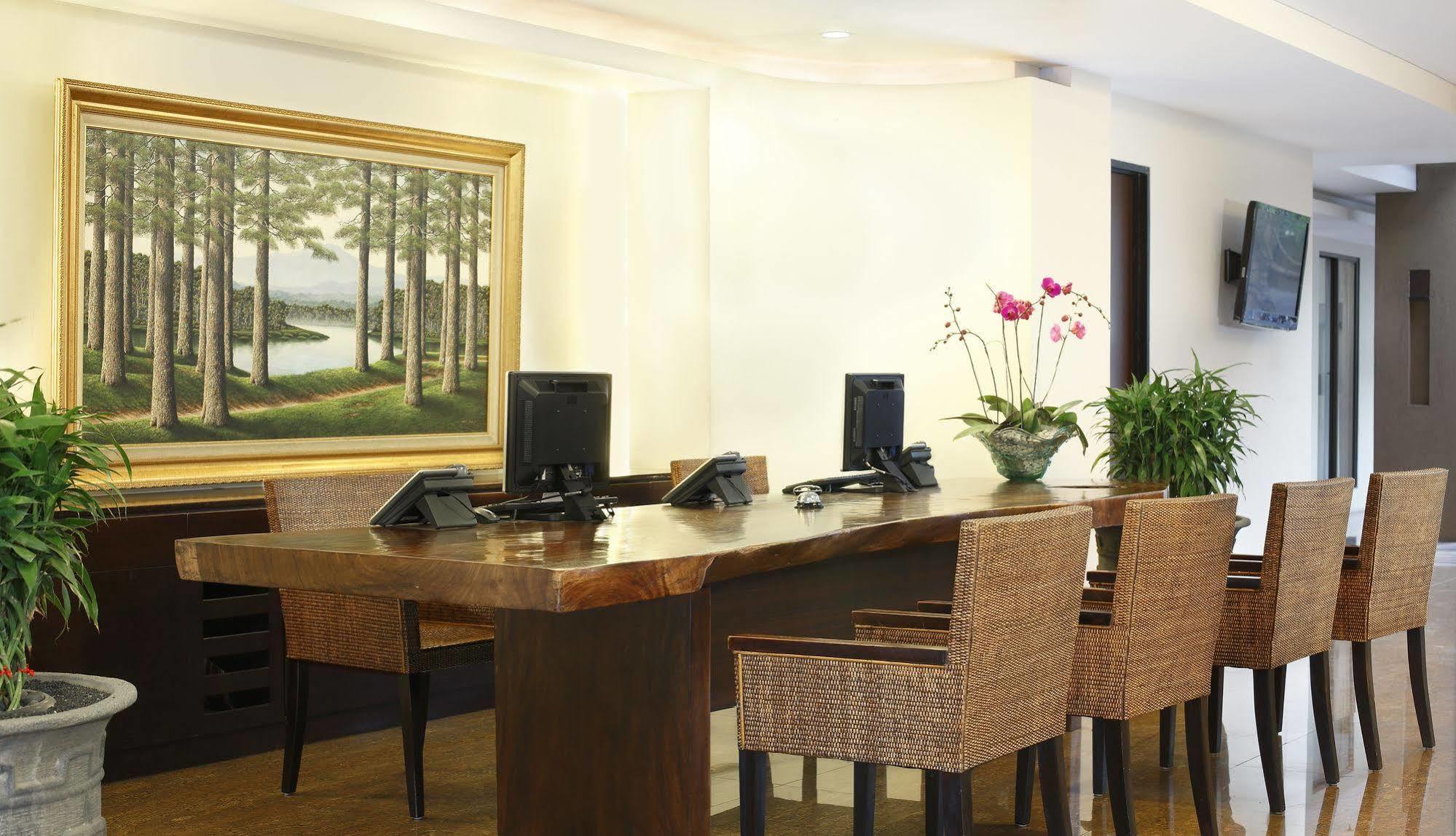 Hotel Santika Kuta Кута Экстерьер фото